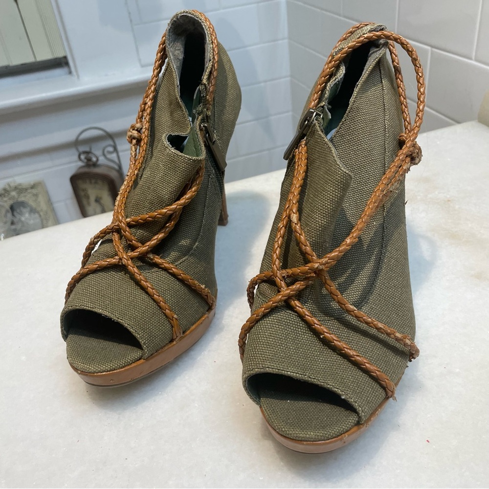 Stylish Bamboo Olive Green Peep Toe Heels
